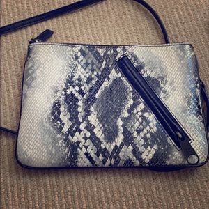 Cowhide crossbody - black/white/gray - GAP